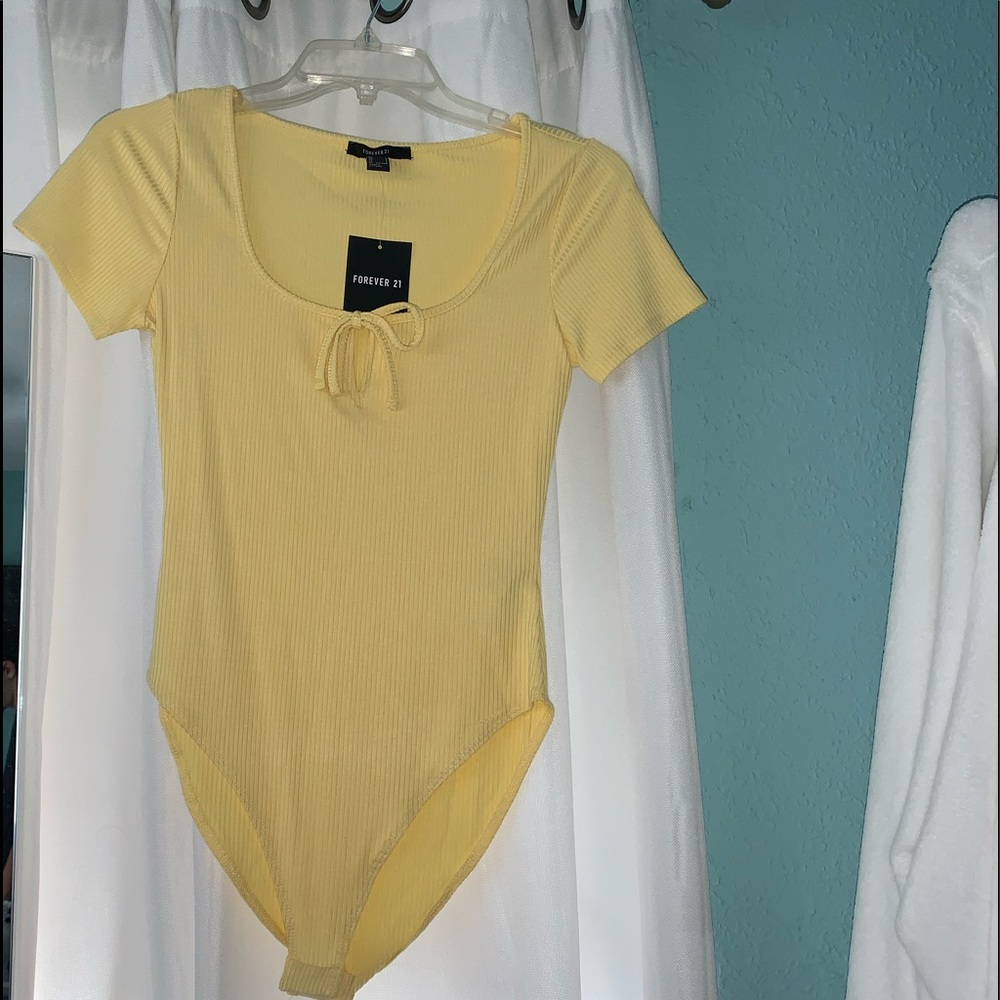 Knit bodysuit/ss yellow